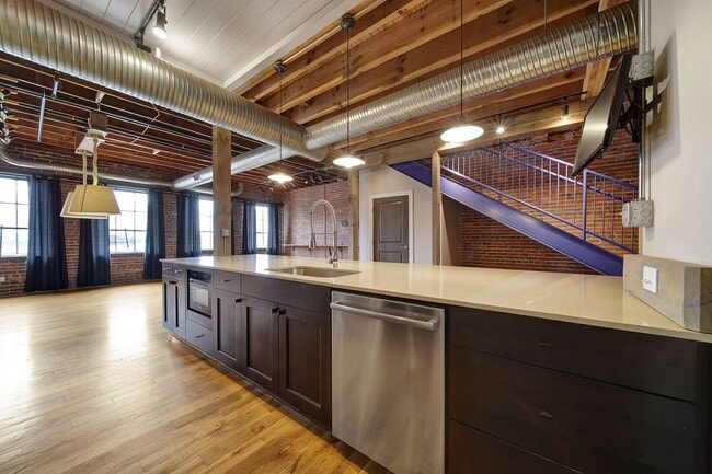 Building Photo - Uptown Gastonia Loft