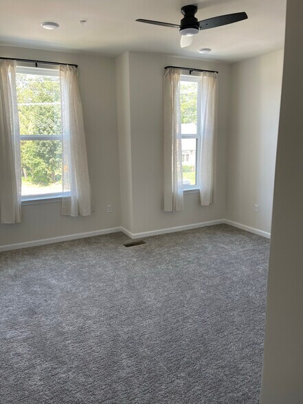 Building Photo - 1108 Greenwich Dr