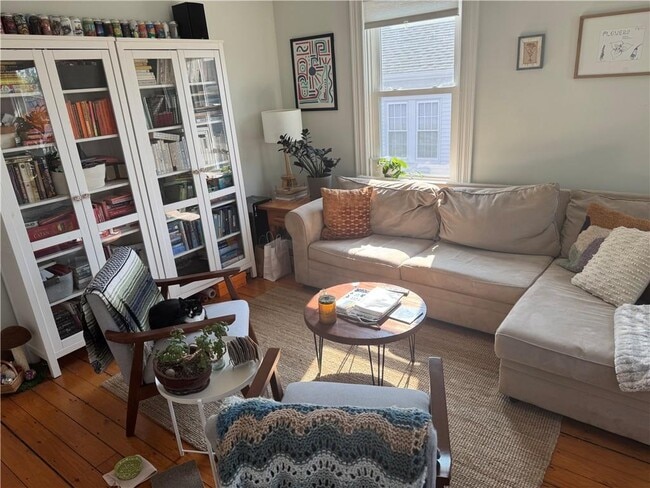 Building Photo - 37 Evergreen St