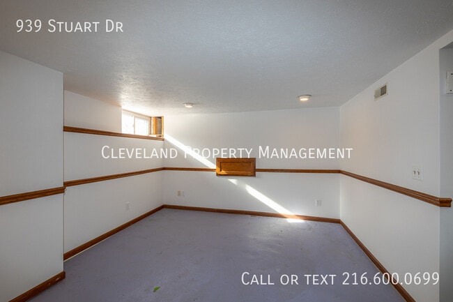 Building Photo - 939 Stuart Dr