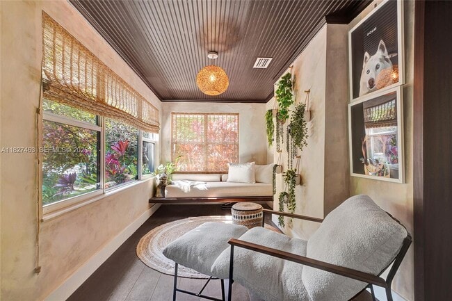 Building Photo - 669 NE 60th St