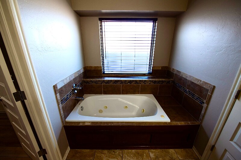 Building Photo - 1242 N Shannon Way