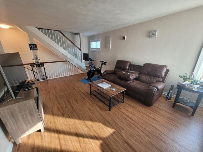Building Photo - 2 Bedroom, 2.5 Bath Condo with with Ocean ...