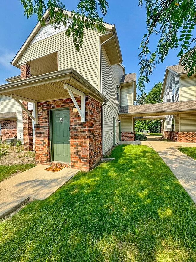 Exterior - Hidden Ponds