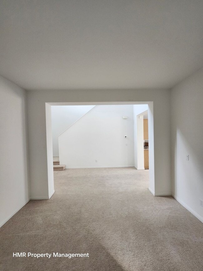 Building Photo - Beautiful two story 5 bedroom in ontario R...