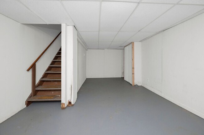 Building Photo - Green Twp- Cozy 2 Bed 1 Bath