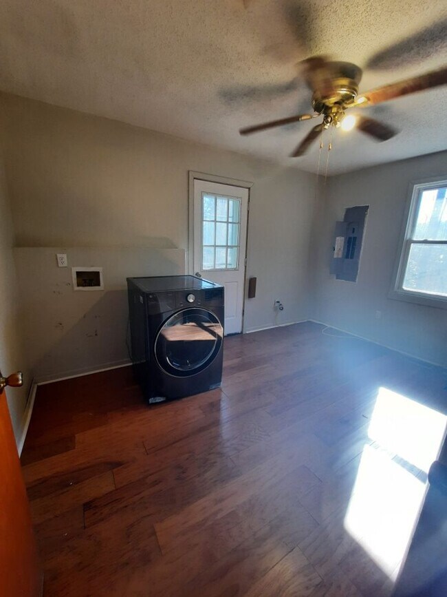 Building Photo - $1,700 - 2 Bedroom, 1.5 Bathroom Unfurnished House with Bonus Room in Sylva, Very Close to WCU