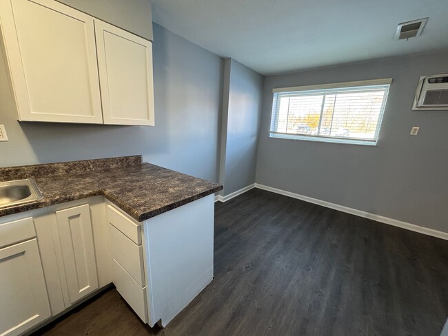 Building Photo - Warren Park 2 Bedroom Apartment