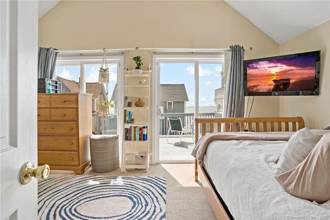 Building Photo - 210 Broadway