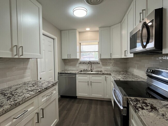 Building Photo - Remodeled 3 Bedroom 2 Bath Home