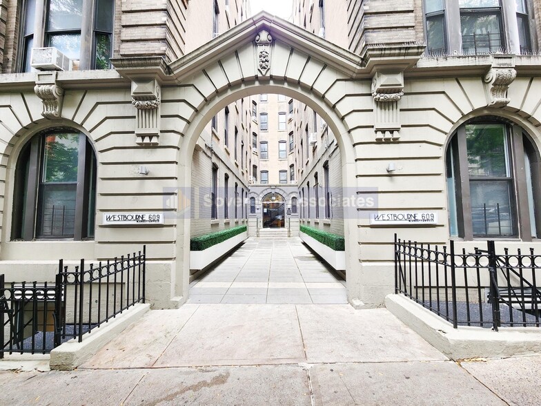 Building Photo - 609 W 137th St