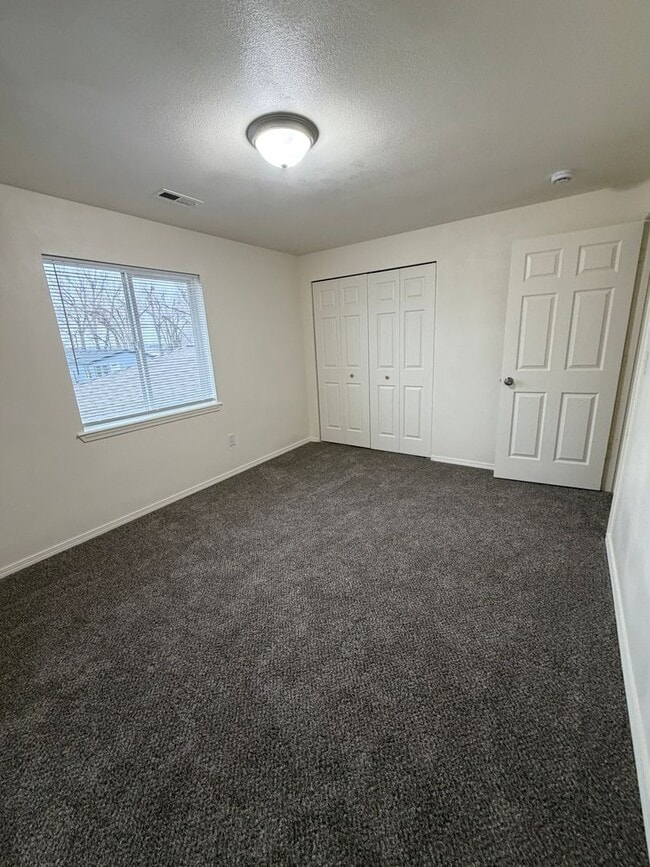 Building Photo - 1705 W Bemis St