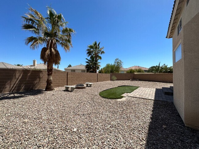 Building Photo - Royal Highlands Guard Gated Community!!