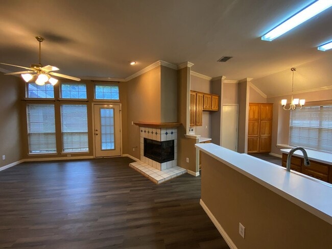 Building Photo - 4 Bedroom home for rent with vaulted ceili...