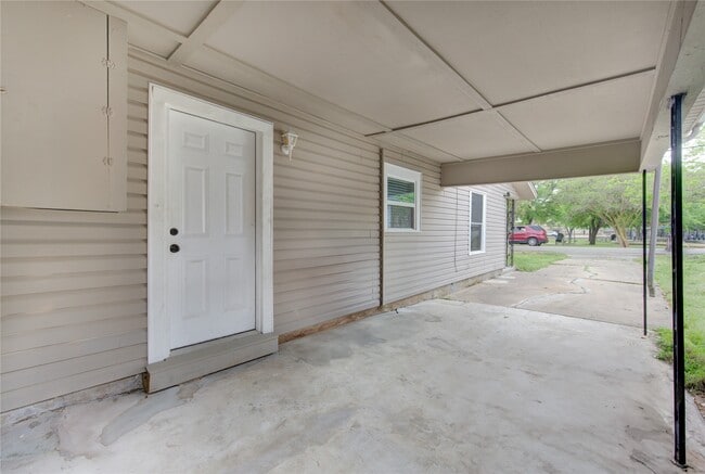 Building Photo - 4545 Bricker St