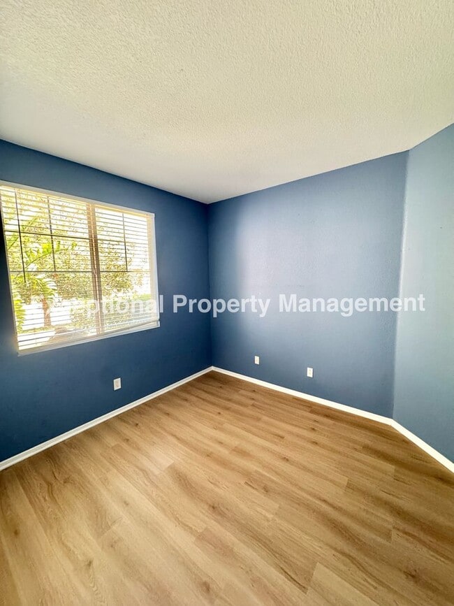 Building Photo - Ready to move in 4 bed 3 bath pool home