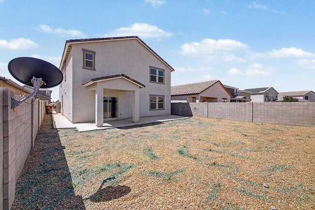 Building Photo - 35450 W Santa Clara Ave