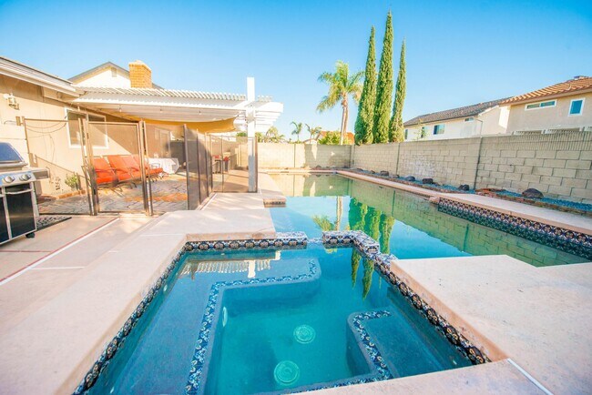 Building Photo - Fountain Valley