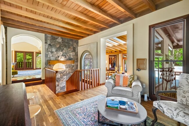 Building Photo - Private Architectural Estate Minutes from Westerly Beaches