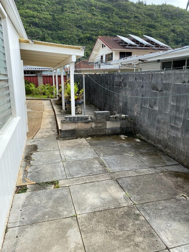 Building Photo - Peaceful Manoa - Spacious 3 bedroom, 2 bath single family home