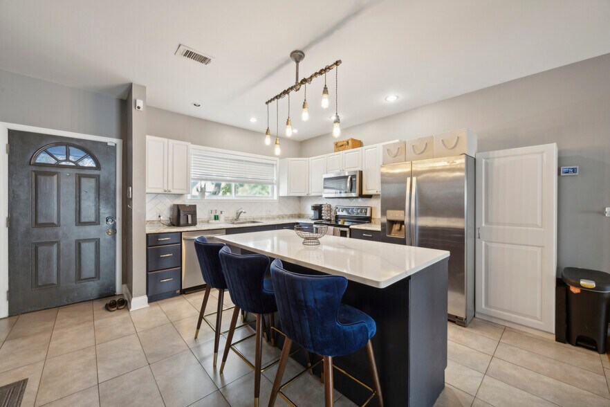 Building Photo - 813 N 15th St