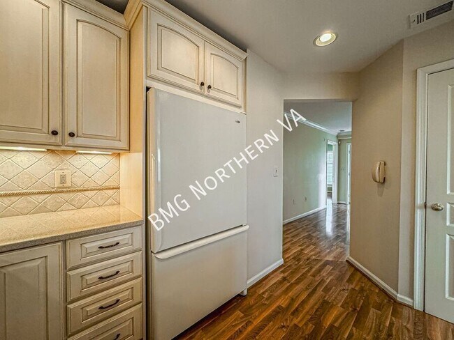 Building Photo - 5565 Seminary Rd