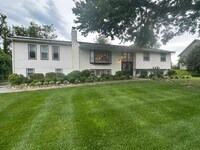 Building Photo - 805 Golden Arrow St