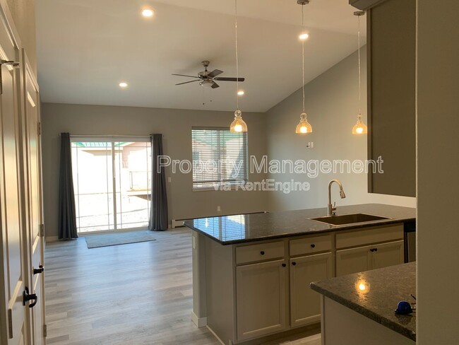 Building Photo - 511 Crestone Ave