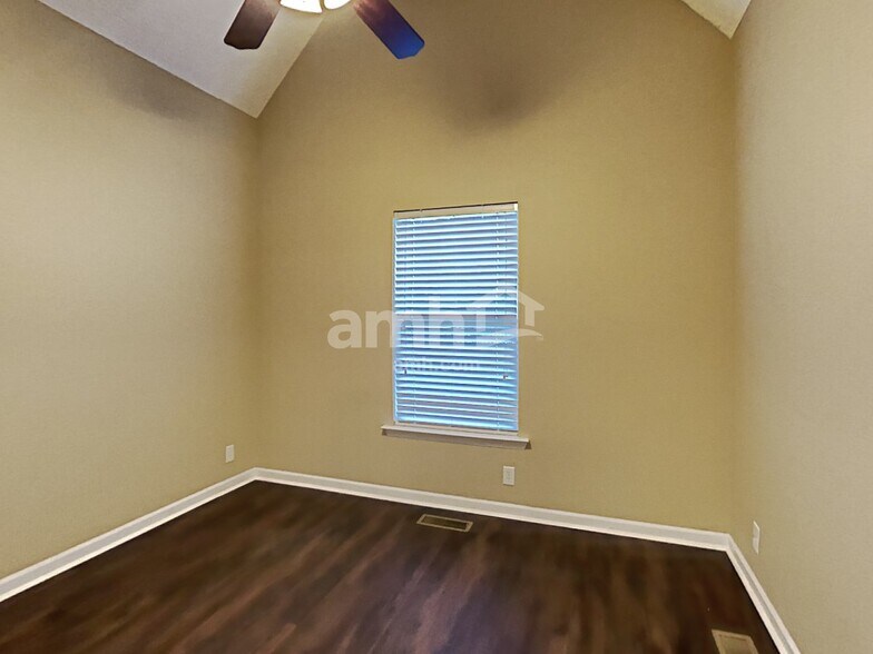 Building Photo - 1642 Zurich Dr