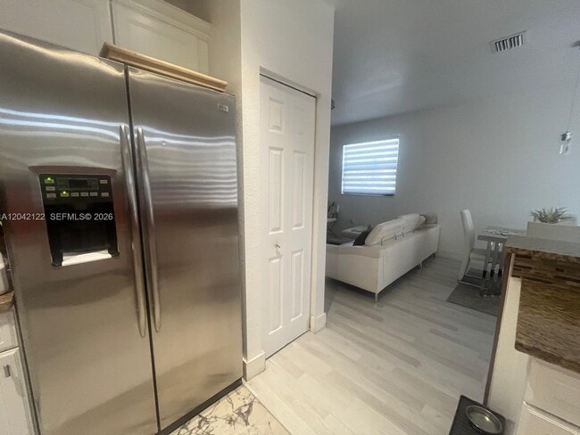 Building Photo - 8985 NW 98th Ave