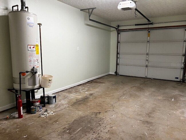 Building Photo - Maryville 37803 - 3 bedroom, 2 bath home - Contact Troy Adams (865) 233-6949