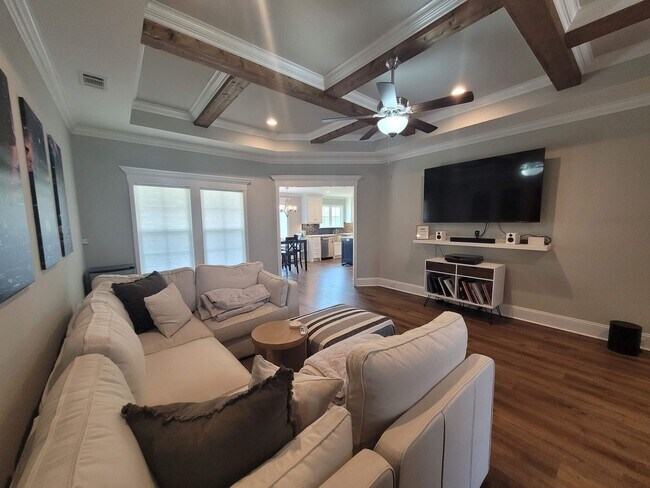 Building Photo - Stunning 4-Bedroom Home in Knights Landing with Community Pool & Modern Upgrades!