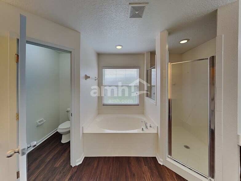 Building Photo - 13728 Devan Lee Dr N