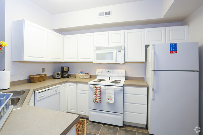 Large Kitchen with Ample Storage Space - Canyon Court