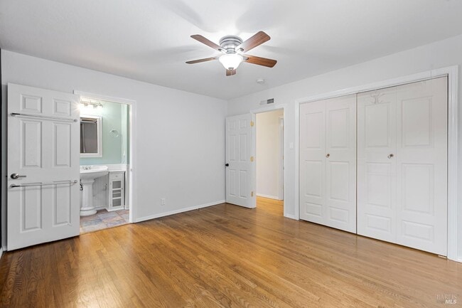 Building Photo - 700 Tamarack Dr