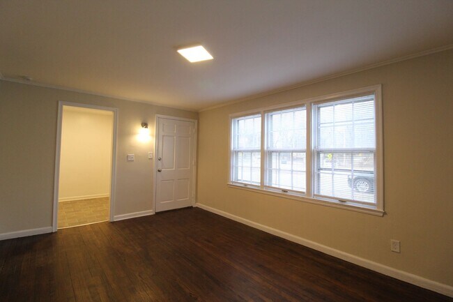Building Photo - February FREE On This 1 Bedroom 1 Bath Duplex in Navy Hill Area in Olathe