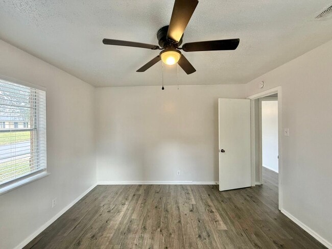 Building Photo - Tour Today! 3 Bed 1 Bath home in Tyler!