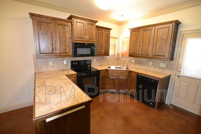 Building Photo - 4836 Rollins Rd
