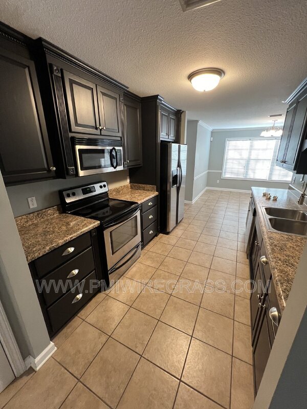 Building Photo - 267 Maree Dr