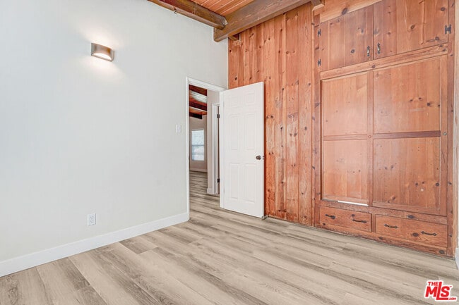 Building Photo - 13847 Aults Ave