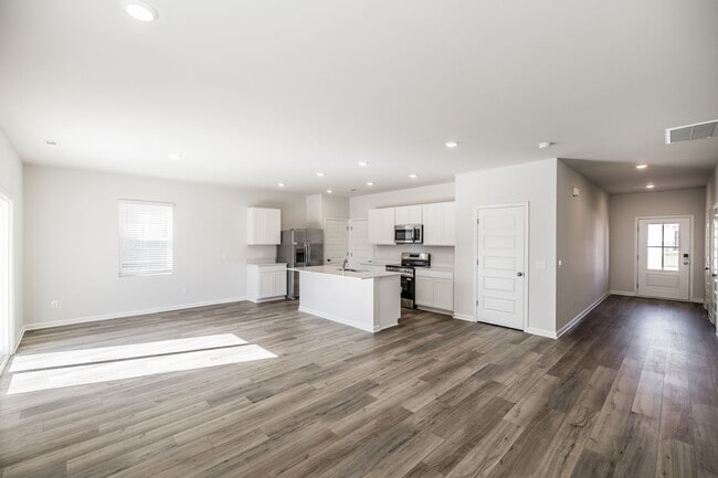 Building Photo - 616 Emerson Ln