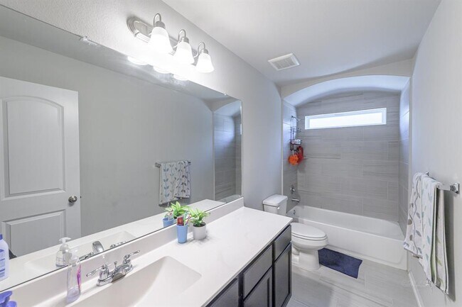 Building Photo - 4519 Hronas Dr