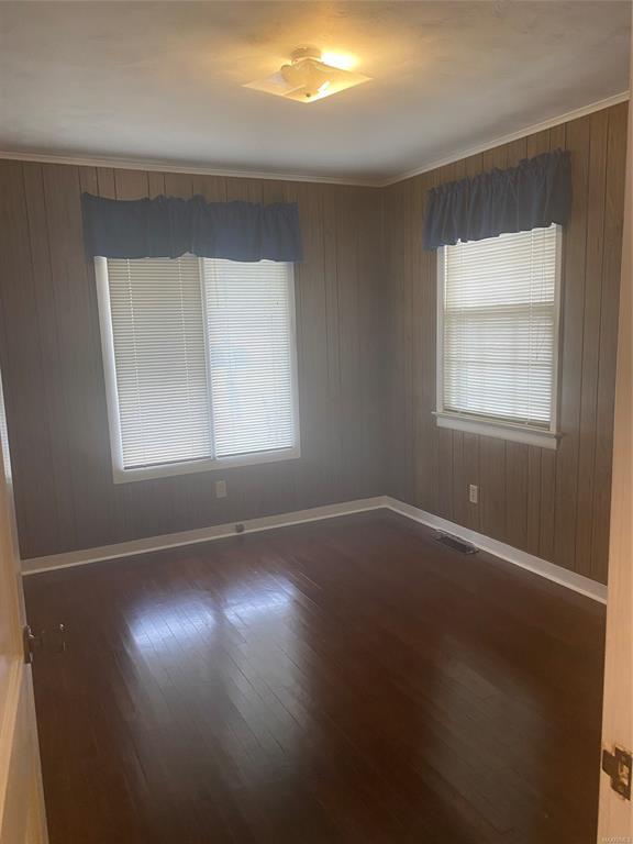 Building Photo - 2052 Midway St