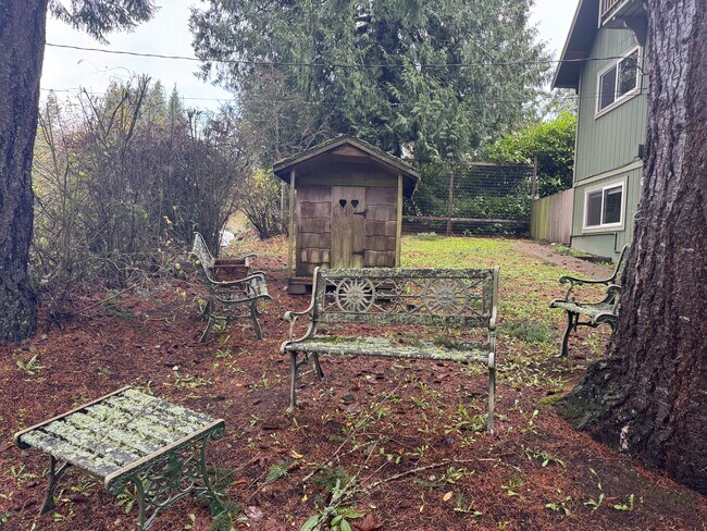 Building Photo - 11022 Palisades Ave SW