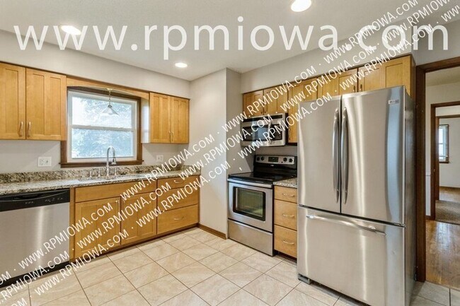 Building Photo - RANCH HOME IN ANKENY!! 3 Bed, 1 Bath home ...