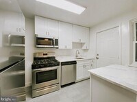 Building Photo - 44 E Rosemont Ave