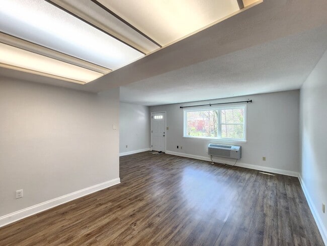 Building Photo - West Asheville Apartment!