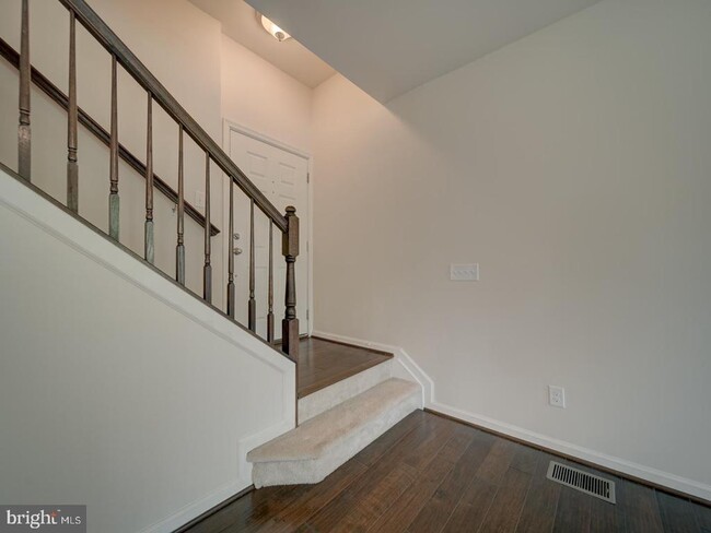 Building Photo - 45818 Winding Branch Terrace