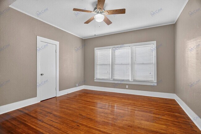 Building Photo - 303 S Elm St