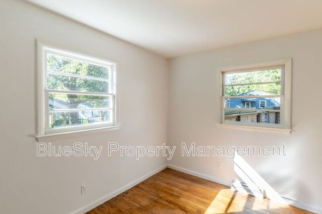 Building Photo - 104 Stratford Ct